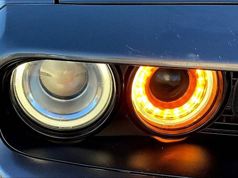 Used 2018 Dodge Challenger SXT image 28