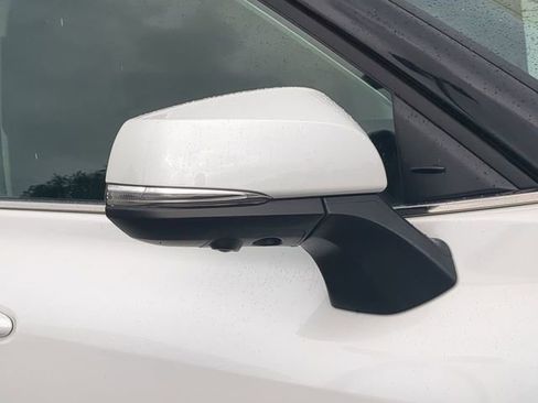 Used 2024 Toyota Highlander Platinum FWD image 12