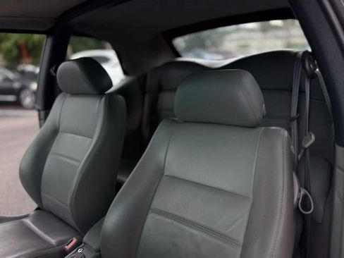 Used 2002 Volkswagen Cabrio GLX image 17