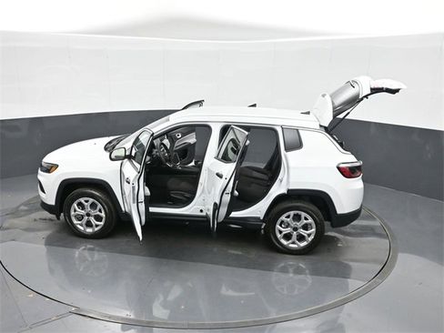 Used 2025 Jeep Compass Sport image 48