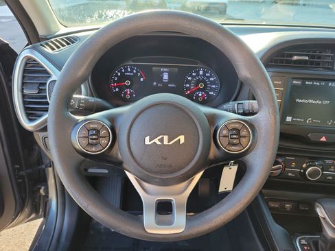 Used 2022 Kia Soul LX FWD image 17