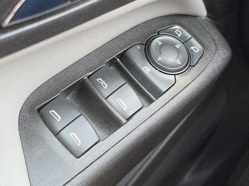 Used 2021 Chevrolet Equinox LT FWD image 12