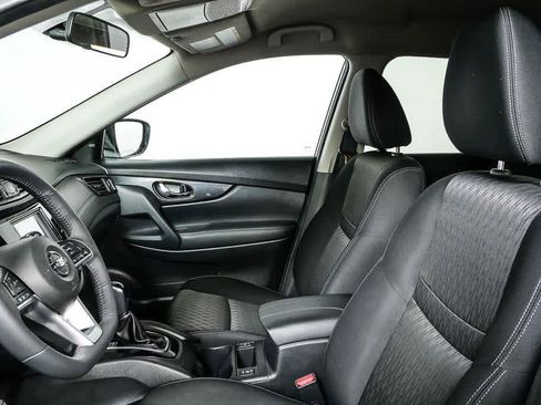 Used 2017 Nissan Rogue SV AWD/4WD image 5