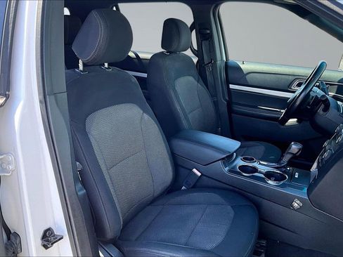 Used 2016 Ford Explorer XLT FWD image 7