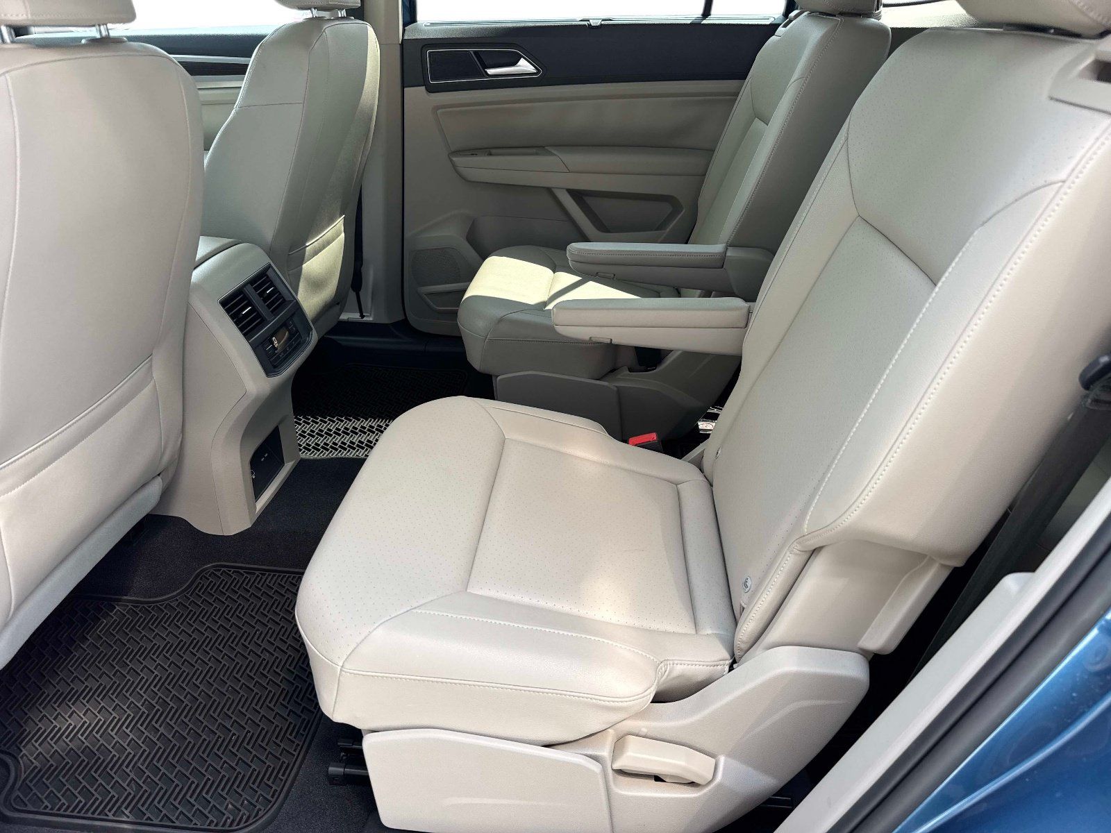 Used 2019 Volkswagen Atlas SEL FWD image 15