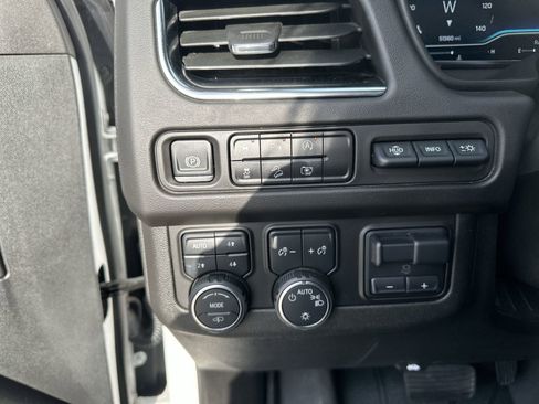 Used 2024 Chevrolet Suburban High Country image 18