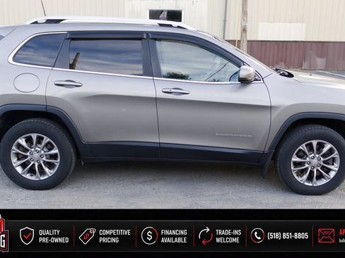 Used 2019 Jeep Cherokee Latitude Plus w/ Comfort/Convenience Group AWD/4WD image 5