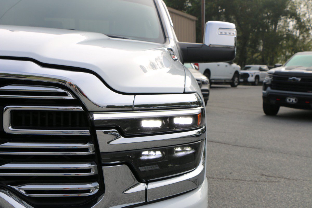 Used 2025 RAM 2500 Laramie AWD/4WD image 13