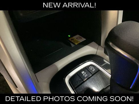 Used 2022 Toyota Corolla Cross LE AWD/4WD image 38