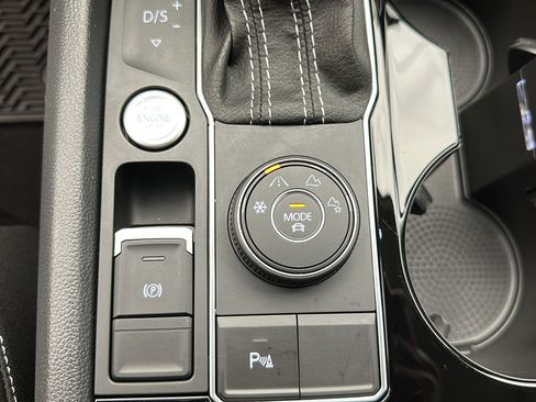 Used 2023 Volkswagen Atlas SEL AWD/4WD image 24
