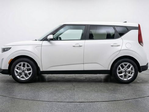 Used 2025 Kia Soul LX w/ LX Technology Package FWD image 5