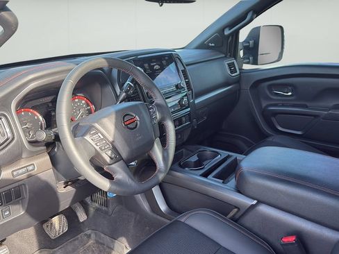 Used 2022 Nissan Titan PRO-4X AWD/4WD image 9