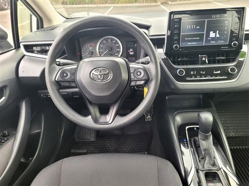 Used 2021 Toyota Corolla LE image 12