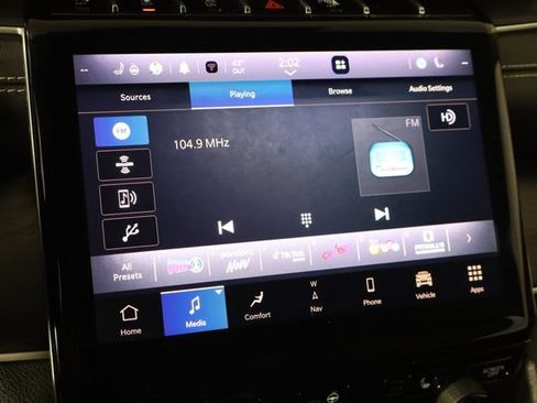 Used 2023 Jeep Grand Cherokee Limited w/ Black Appearance Package AWD/4WD image 26