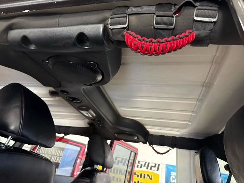 Used 2014 Jeep Wrangler Unlimited Rubicon w/ Connectivity Group AWD/4WD image 29