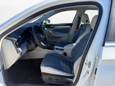 New 2026 Volkswagen Jetta SE image 9