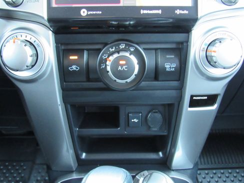 Used 2021 Toyota 4Runner SR5 Premium w/ Moonroof Package AWD/4WD image 23