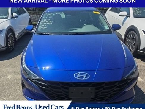 Used 2023 Hyundai Elantra SEL w/ Convenience Package FWD image 2