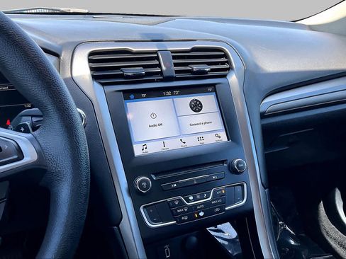 Used 2017 Ford Fusion SE w/ Fusion SE Technology Package FWD image 6