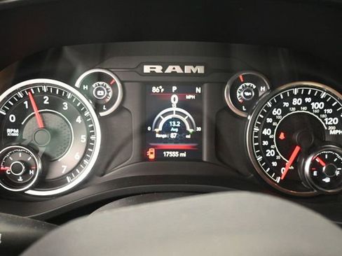 Used 2021 RAM 1500 Big Horn image 10