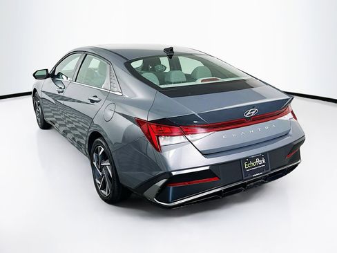 Used 2025 Hyundai Elantra SEL FWD image 5