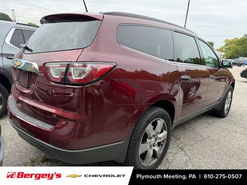 Used 2017 Chevrolet Traverse LT w/ Style and Technology Package AWD/4WD image 6
