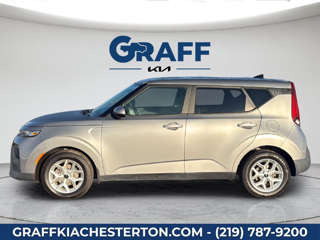 Used 2022 Kia Soul LX w/ Technology Package FWD image 4