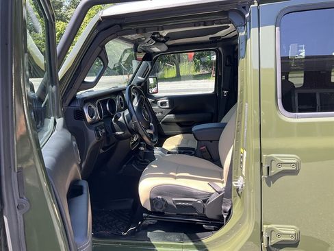 Used 2021 Jeep Wrangler Unlimited Sahara AWD/4WD image 26