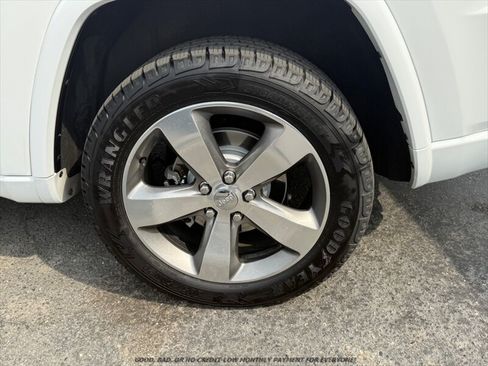 Used 2014 Jeep Grand Cherokee Overland AWD/4WD image 23