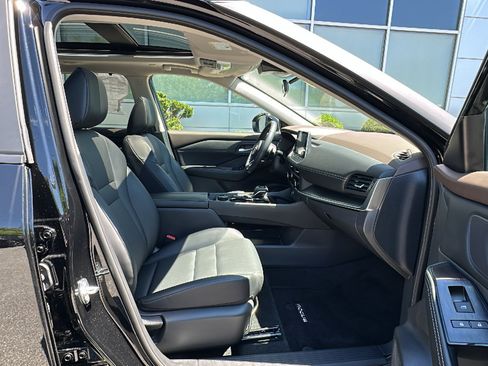 Used 2023 Nissan Rogue SV w/ SV Premium B Package AWD/4WD image 23