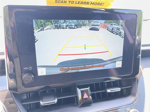 Used 2025 Toyota Corolla Cross XLE FWD image 8