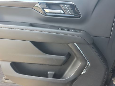 Used 2025 Chevrolet Tahoe LT AWD/4WD image 13