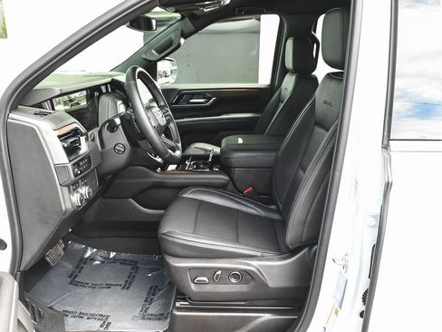 Used 2025 GMC Yukon XL Denali AWD/4WD image 29