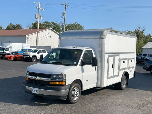 Used 2022 Chevrolet Express 3500 CUTWAY w/ Power Convenience Package image 4