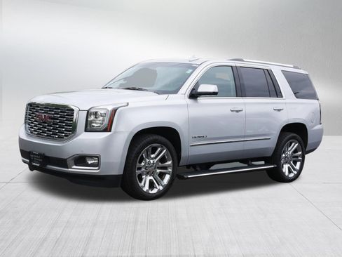 Used 2018 GMC Yukon Denali w/ Denali Ultimate Package AWD/4WD image 3