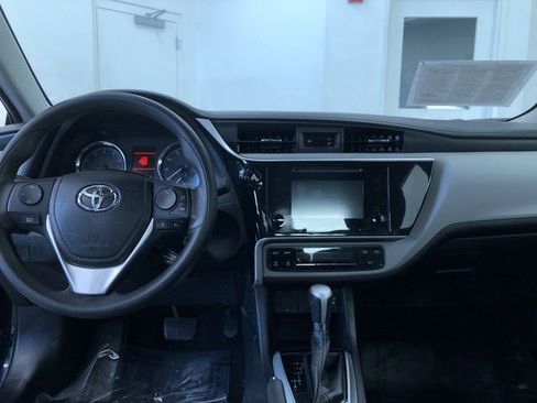 Used 2019 Toyota Corolla LE image 17