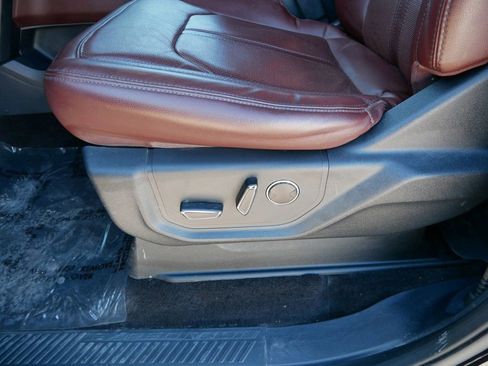 Used 2022 Ford Expedition Limited image 8