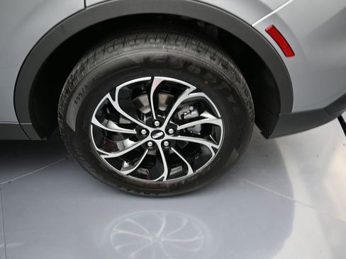 New 2026 Lincoln Nautilus Premier AWD/4WD image 9