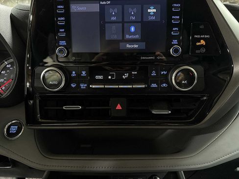 Used 2022 Toyota Highlander LE image 22