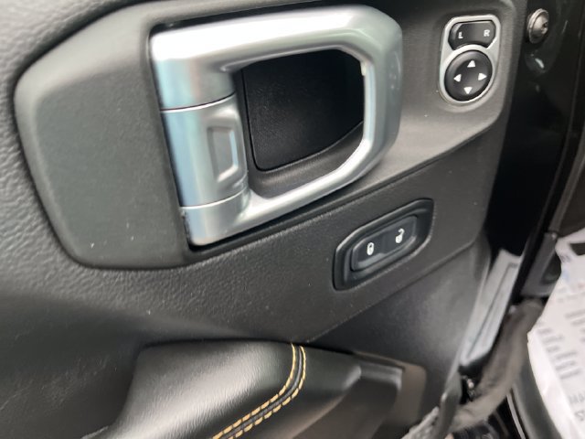 Used 2024 Jeep Wrangler Unlimited Sahara w/ Technology Group AWD/4WD image 10