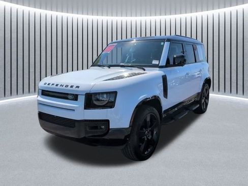 Used 2025 Land Rover Defender 110 X-Dynamic SE AWD/4WD image 13
