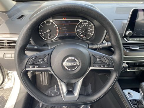 Used 2023 Nissan Altima 2.5 SV image 25