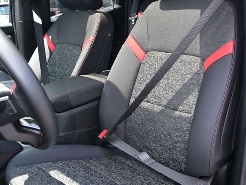 Used 2025 Chevrolet Colorado Z71 w/ Technology Package image 19