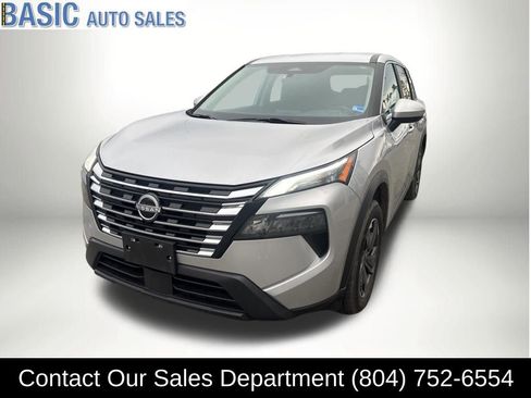 Used 2024 Nissan Rogue SV image 2