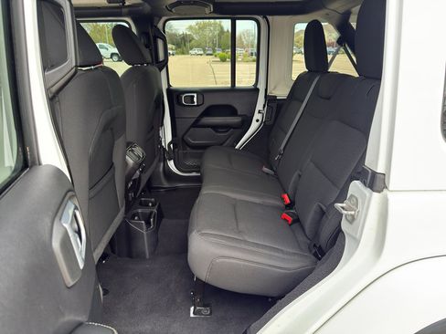 Used 2021 Jeep Wrangler Unlimited Sahara w/ Uconnect 4C Nav & Sound Group AWD/4WD image 32