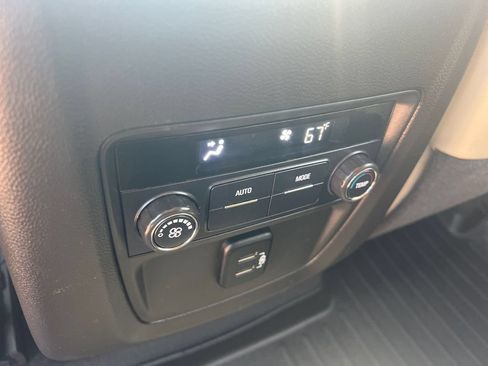 Used 2018 Buick Enclave Essence AWD/4WD image 14
