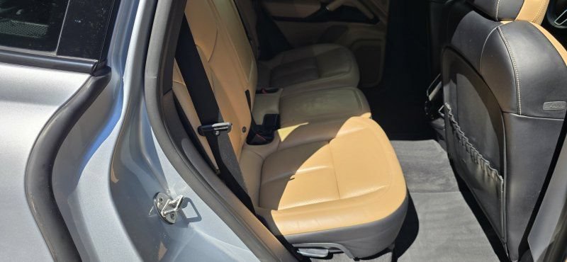 Used 2018 Porsche Cayenne Platinum Edition AWD/4WD image 28