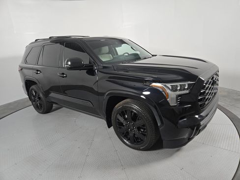 Used 2025 Toyota Sequoia Capstone AWD/4WD image 17