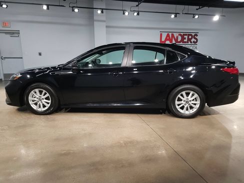 Used 2025 Toyota Camry LE FWD image 4