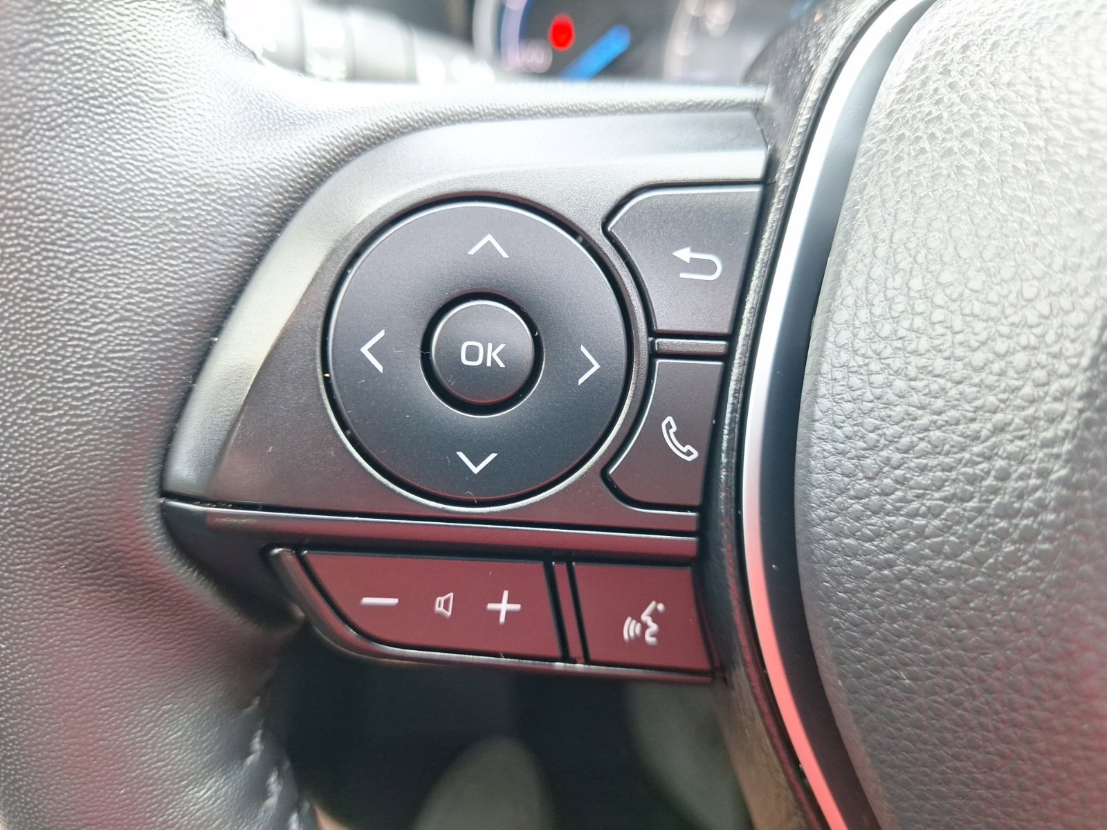 Used 2025 Toyota RAV4 XLE Premium w/ Weather Package AWD/4WD image 22